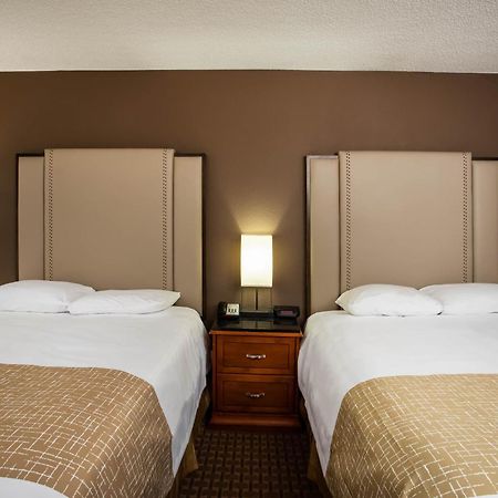 Travelodge By Wyndham Fort Wayne North Exterior photo