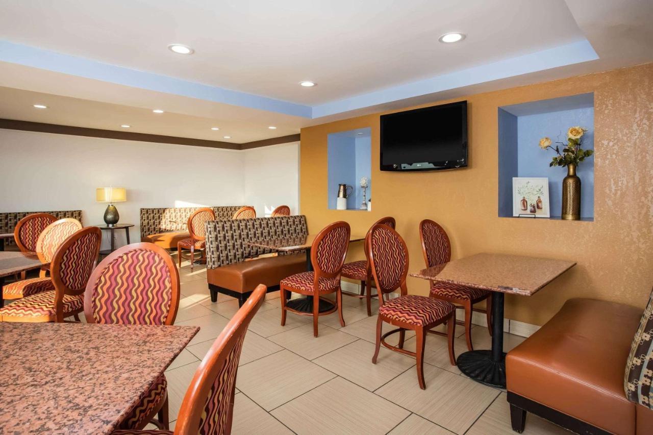 Travelodge By Wyndham Fort Wayne North Exterior photo