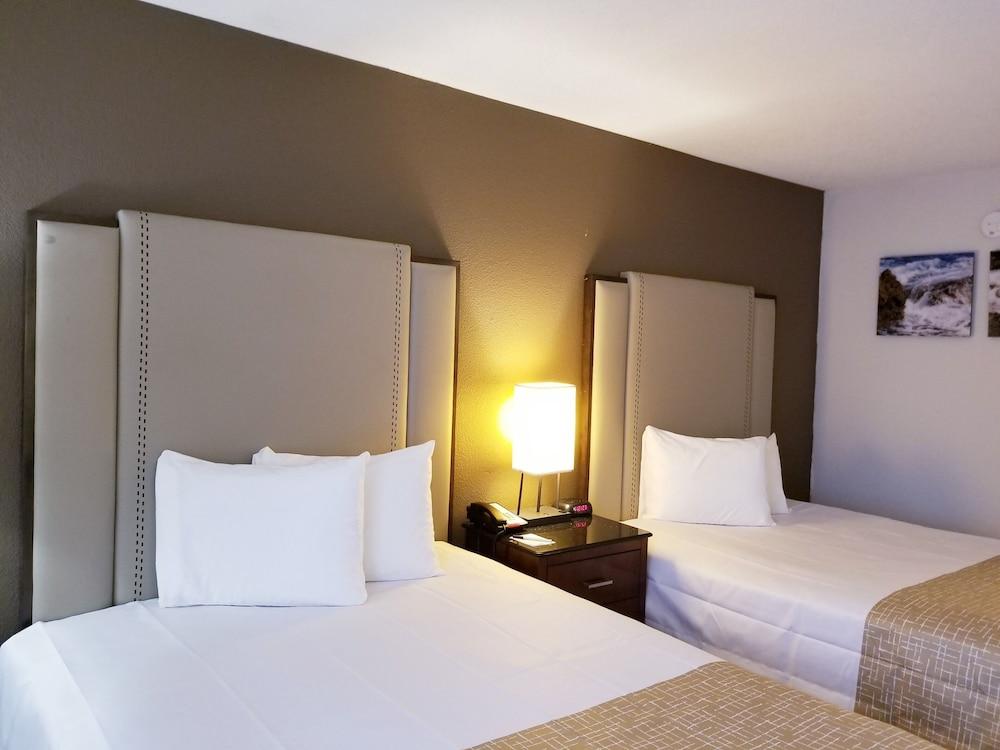 Travelodge By Wyndham Fort Wayne North Exterior photo