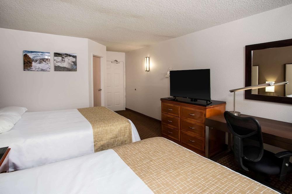 Travelodge By Wyndham Fort Wayne North Exterior photo