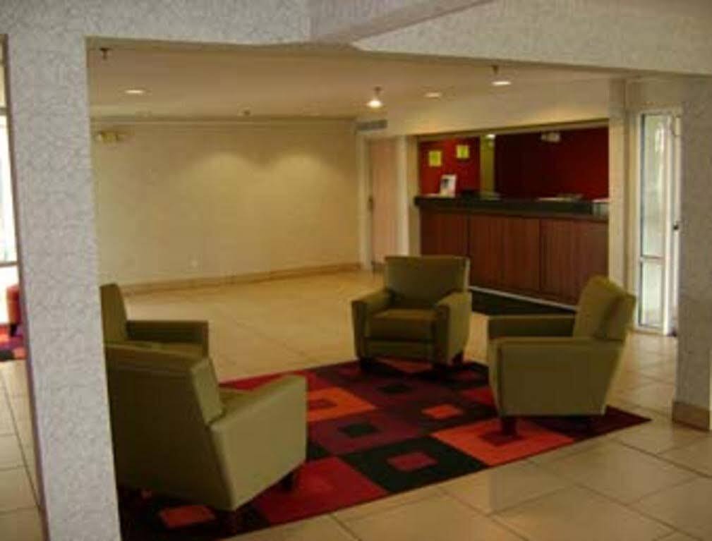 Travelodge By Wyndham Fort Wayne North Exterior photo